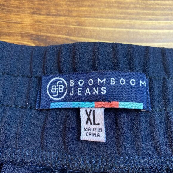 BoomBoom Jeans women's navy ruffle dressy shorts size XL - Picture 3 of 9